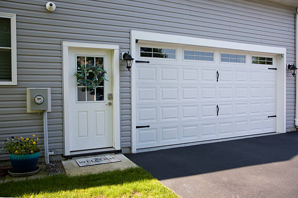 24/7 Emergency Garage Door Panel Replacement experts in Forest Park, OH